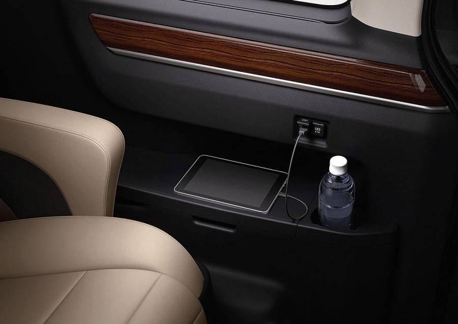 Детали интерьера Toyota Majesty Grande 2019 года  (TH) (фото 20 из 28)